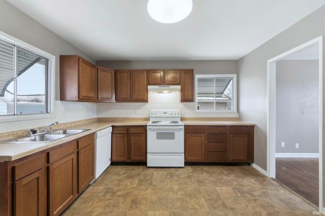 412 Edgeknoll Lane, Fort Wayne, IN 46816