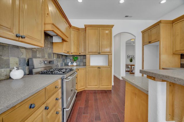 565 Springcreek Pl, Manteca, CA 95337