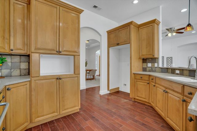 565 Springcreek Pl, Manteca, CA 95337