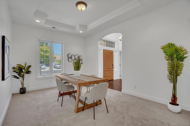 565 Springcreek Pl, Manteca, CA 95337