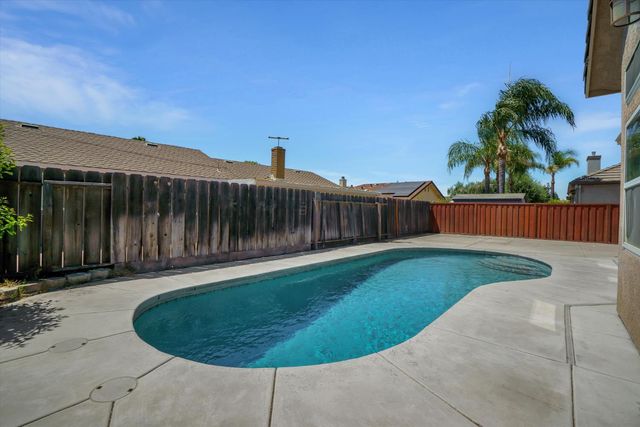 565 Springcreek Pl, Manteca, CA 95337