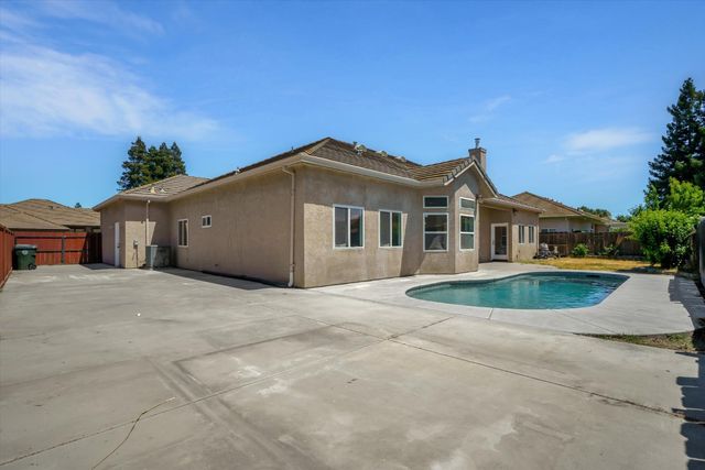 565 Springcreek Pl, Manteca, CA 95337