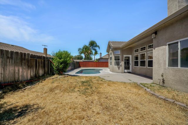 565 Springcreek Pl, Manteca, CA 95337