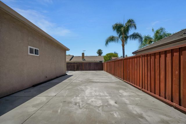 565 Springcreek Pl, Manteca, CA 95337