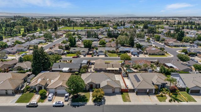 565 Springcreek Pl, Manteca, CA 95337