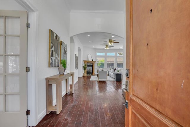 565 Springcreek Pl, Manteca, CA 95337