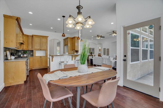 565 Springcreek Pl, Manteca, CA 95337