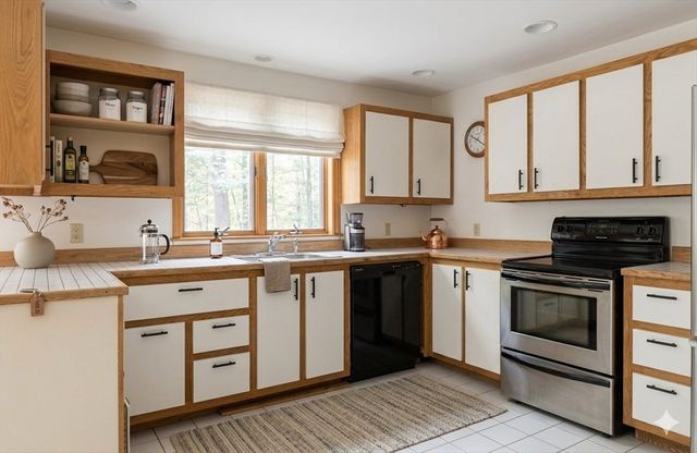 131 Jewett St, Pepperell, MA 01463