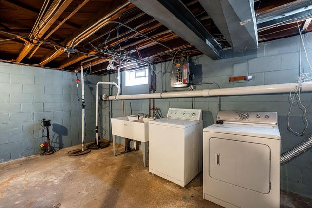 10504 S 4th AVENUE, Oak Creek, WI 53154