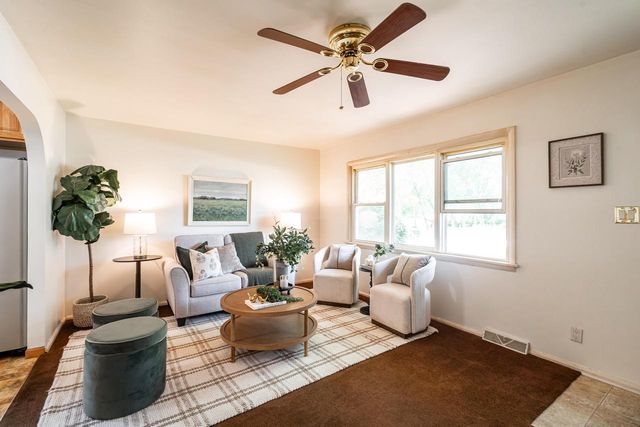 10504 S 4th AVENUE, Oak Creek, WI 53154