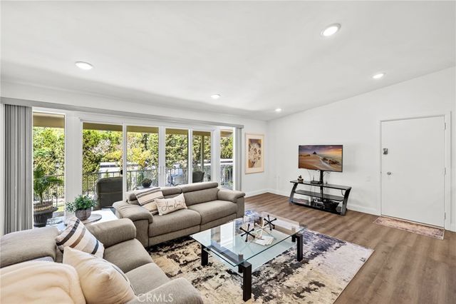 56 Calle Cadiz O, Laguna Woods, CA 92637