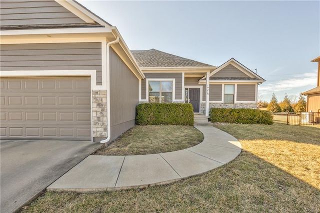 10219 Theden Circle, Lenexa, KS 66220