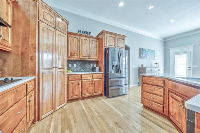 10219 Theden Circle, Lenexa, KS 66220