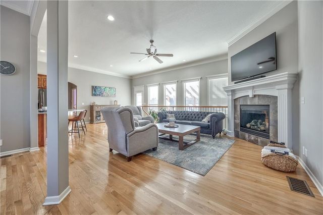 10219 Theden Circle, Lenexa, KS 66220