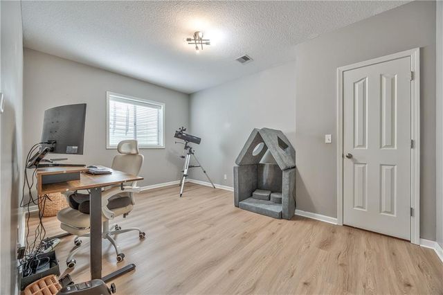 10219 Theden Circle, Lenexa, KS 66220