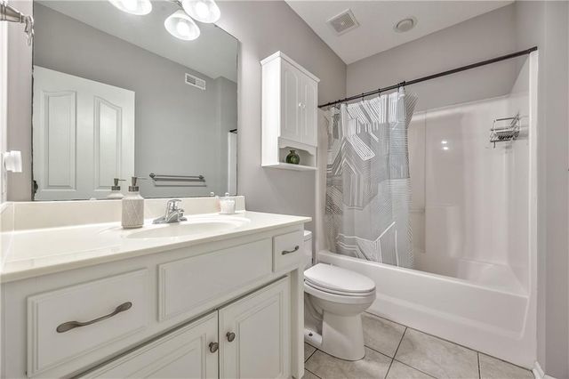 10219 Theden Circle, Lenexa, KS 66220