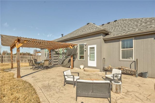 10219 Theden Circle, Lenexa, KS 66220