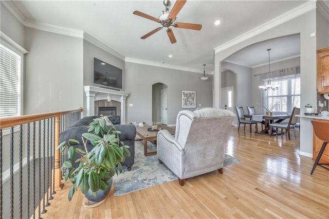 10219 Theden Circle, Lenexa, KS 66220