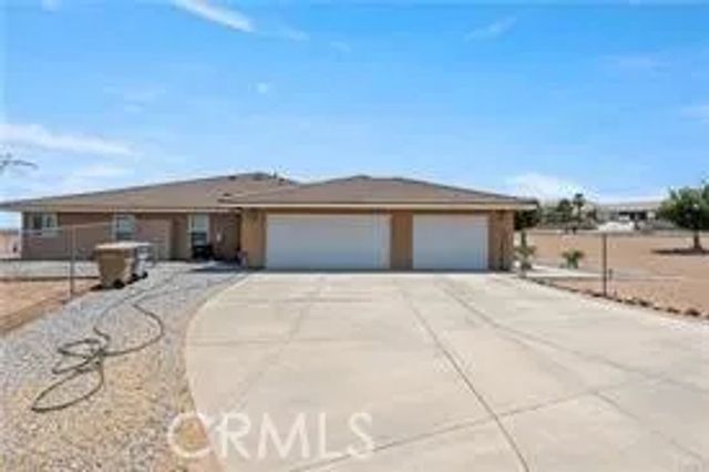 6797 Blue Rose, Oak Hills, CA 92344