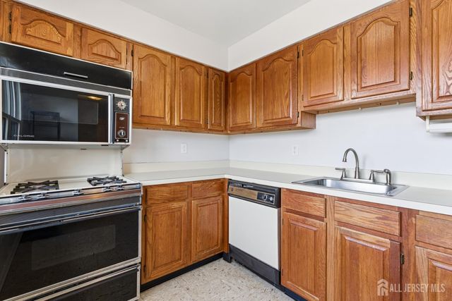 114 Beverly Hill Terrace H, Woodbridge Proper, NJ 07095
