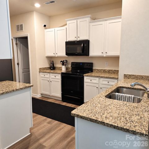 8623 Ballard Hills Court, Charlotte, NC 28215