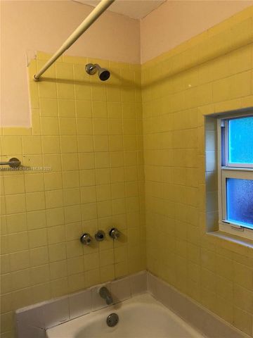 76 NE 48th St, Miami, FL 33137