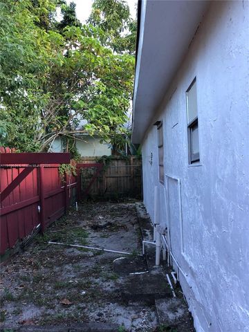 76 NE 48th St, Miami, FL 33137