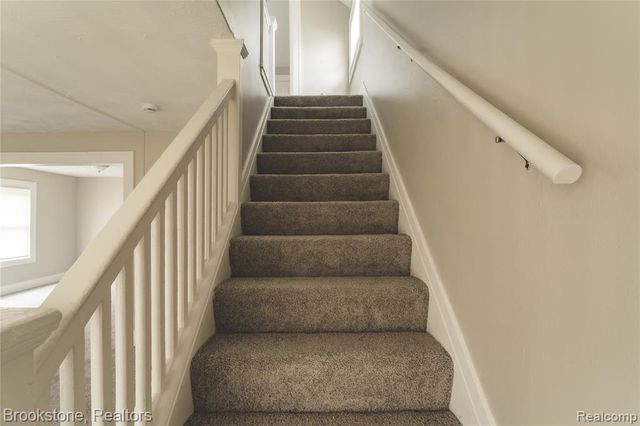 212 Sanderson Avenue, Pontiac, MI 48341