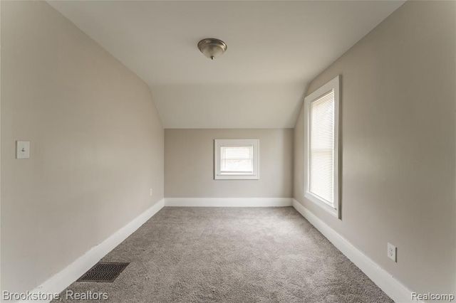 212 Sanderson Avenue, Pontiac, MI 48341