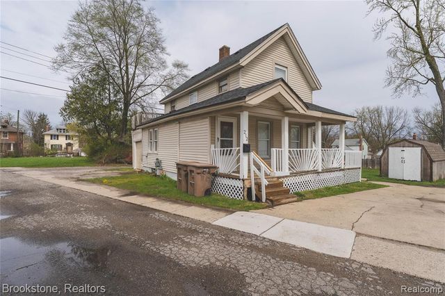 212 Sanderson Avenue, Pontiac, MI 48341