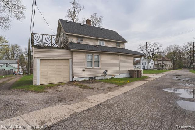 212 Sanderson Avenue, Pontiac, MI 48341