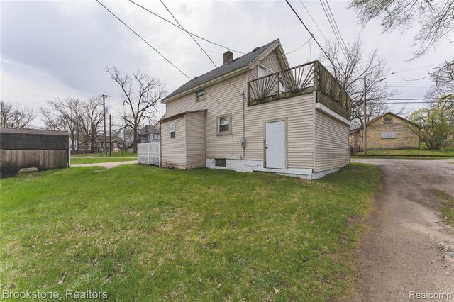 212 Sanderson Avenue, Pontiac, MI 48341
