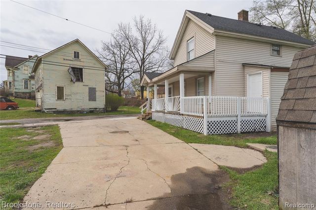 212 Sanderson Avenue, Pontiac, MI 48341
