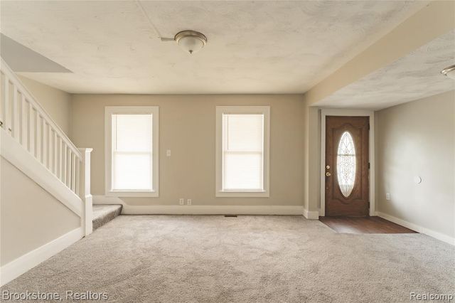 212 Sanderson Avenue, Pontiac, MI 48341