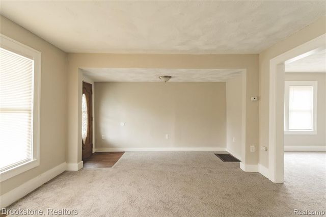 212 Sanderson Avenue, Pontiac, MI 48341