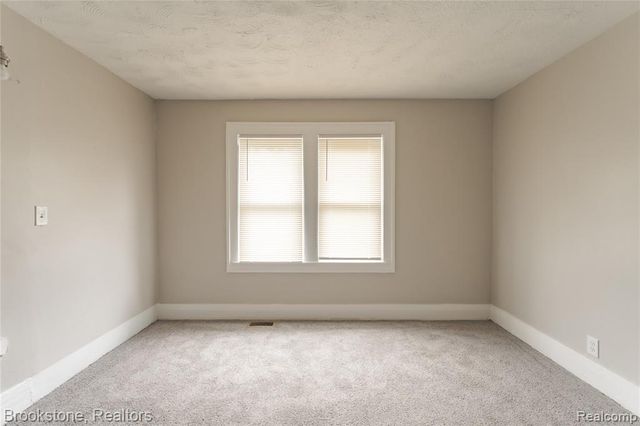 212 Sanderson Avenue, Pontiac, MI 48341