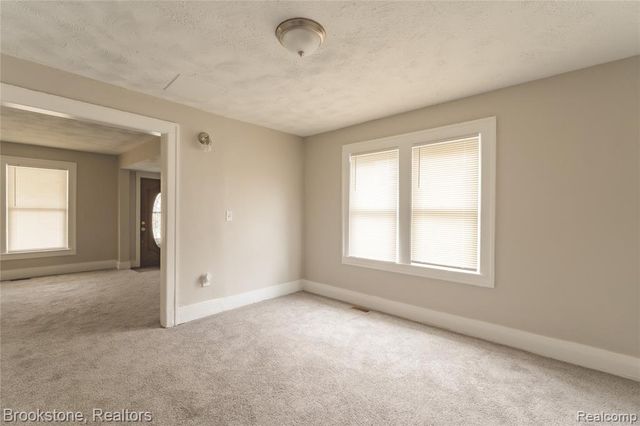 212 Sanderson Avenue, Pontiac, MI 48341