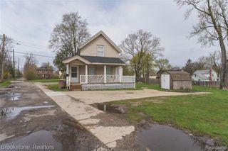 212 Sanderson Avenue, Pontiac, MI 48341