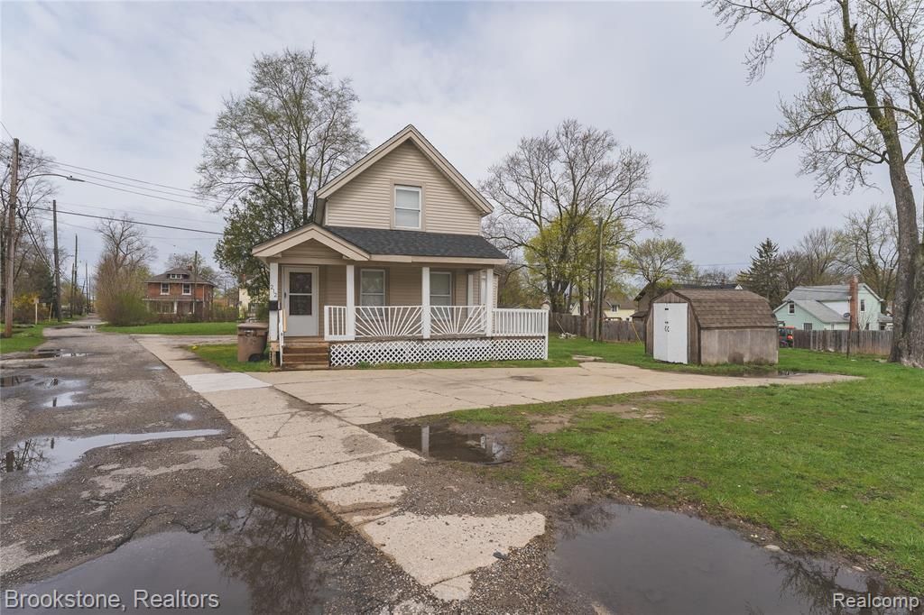 212 Sanderson Avenue, Pontiac, MI 48341