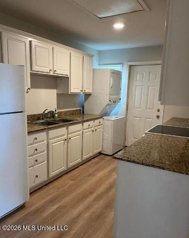 141 Pine Grove Avenue, B, Biloxi, MS 39531