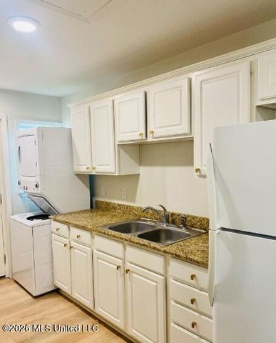 141 Pine Grove Avenue, B, Biloxi, MS 39531