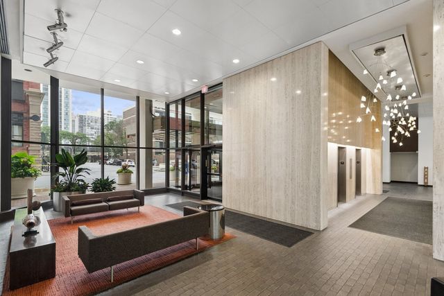 1560 N Sandburg Terrace 2109J, Chicago, IL 60610