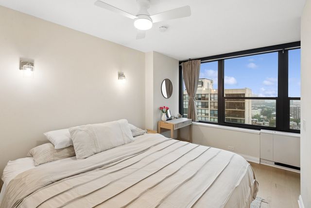 1560 N Sandburg Terrace 2109J, Chicago, IL 60610