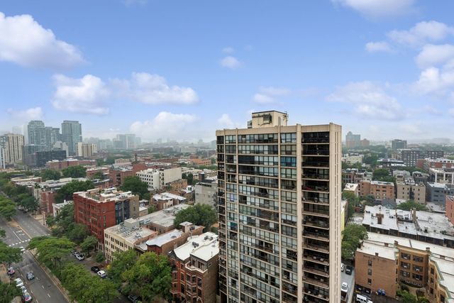 1560 N Sandburg Terrace 2109J, Chicago, IL 60610