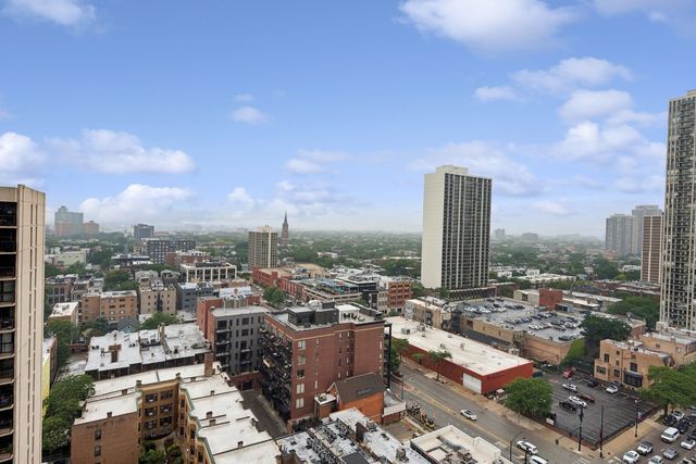 1560 N Sandburg Terrace 2109J, Chicago, IL 60610