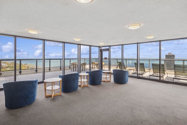 1560 N Sandburg Terrace 2109J, Chicago, IL 60610
