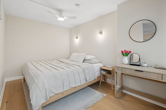1560 N Sandburg Terrace 2109J, Chicago, IL 60610