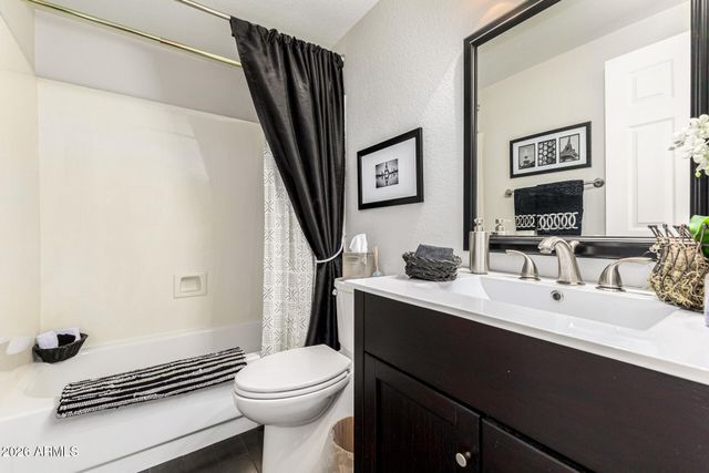 1605 E SALTSAGE Drive, Phoenix, AZ 85048