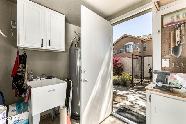 1605 E SALTSAGE Drive, Phoenix, AZ 85048