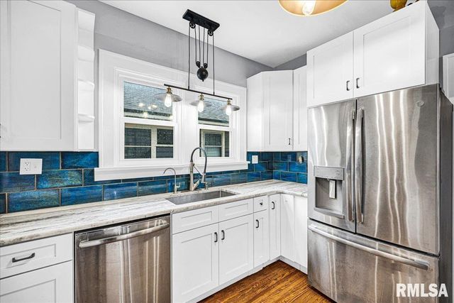 1014 N SUMMIT Boulevard, Peoria, IL 61606